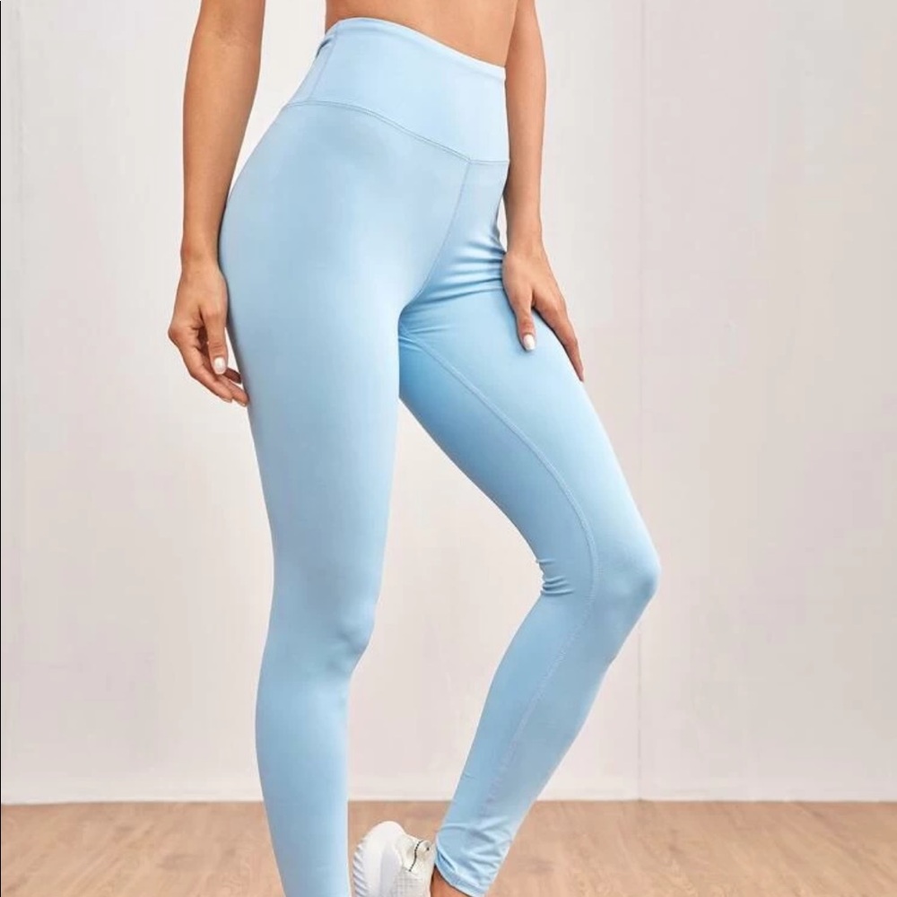 🆕Sports leggings w/ Phone Pocket🆕 - Picture 5 of 5